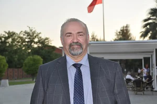 Prof. Dr. Erhan Sesli - Ortopedi Cerrahı - İzmir Karabağlar