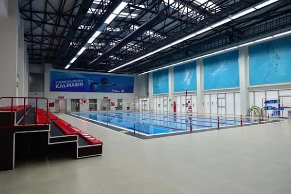 Fatih Belediyesi Yedikule Yüzme Havuzu ve Spor Kompleksi - Yüzme havuzu - İstanbul Küçükçekmece