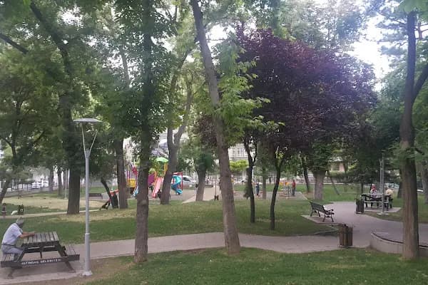 Hasan Esat Işık Parkı - Park - Ankara Keçiören