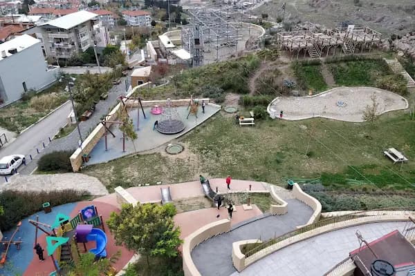 Genç İzmir Bornova Gençlik Yerleşkesi - Gençlik Merkezi - İzmir Bornova