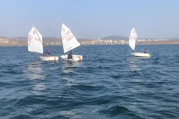 ALİAĞA ŞAKRAN YELKEN KULÜBÜ - Su Sporları Merkezi - İzmir Aliağa