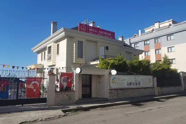 Özel Akıllı Çocuklar Kreş ve Gündüz Bakımevi - Kreş - Trabzon Ortahisar