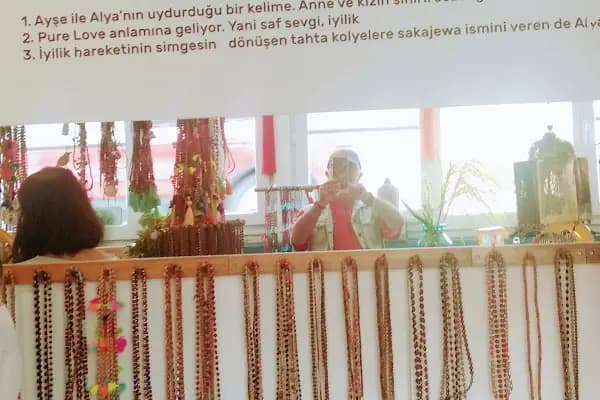 İyilik kolyeleri atolyesi - Giyim mağazası - Muğla Bodrum
