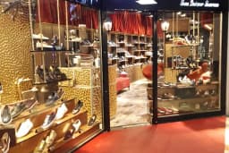 By onur ateş showroom