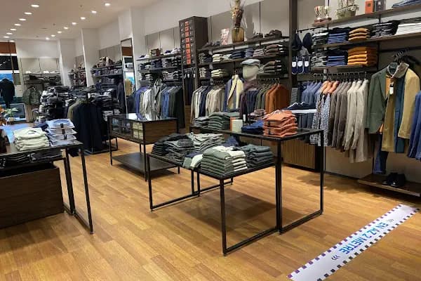 Hatemoğlu Sakıpağa Outlet - Erkek Giyim Mağazası - İzmir Bayraklı