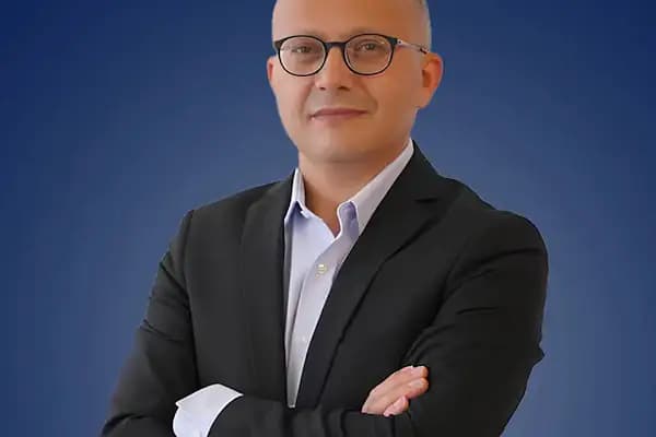Prof. Dr. Şenol Polat - KBB Uzmanı - Vertigo Tedavisi - Kulak Burun Boğaz Uzmanı - İstanbul Ataşehir