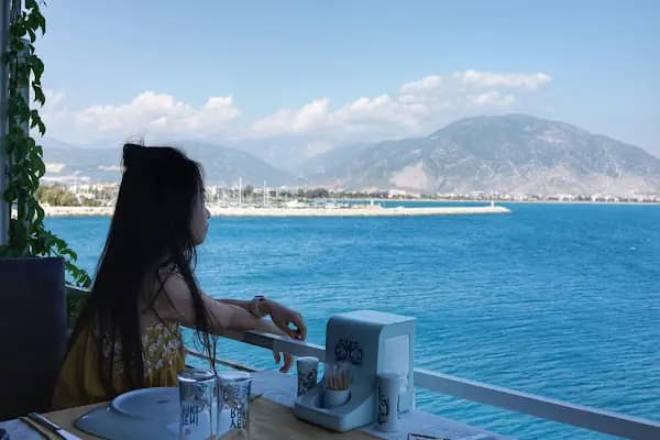 Mavi Ay Balıkevi - Deniz mahsülleri restoranı - Antalya Finike