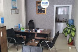Edi's Premier Otel