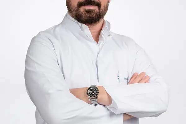 Doç. Dr. Bülent Köse Nişantaşı Kliniği - Göz Doktoru - İstanbul Şişli