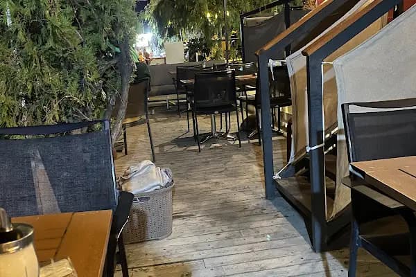 Künefe Dünyası Menderes Usta'nın Yeri - Dondurma dükkanı - Antalya Finike