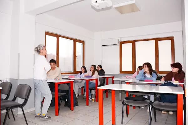 GÖLCÜK KIRMIZI OTOBÜS YABANCI DİL KURSU - Dil Okulu - Kocaeli İzmit