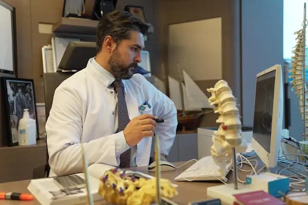 Doç. Dr. Tuna PEHLİVANOĞLU - İstanbul Ortopedi ve Travmatoloji Uzmanı - Ortopedi Cerrahı - İstanbul Küçükçekmece