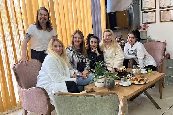 Renk Kuaför Esrin TUNA - Kuaför - İzmir Kemalpaşa