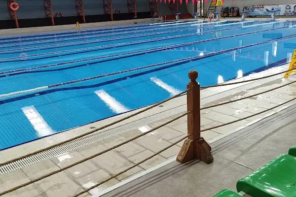 Karşıyaka Belediyesi Yüzme Havuzu - Kapalı yüzme havuzu - İzmir 