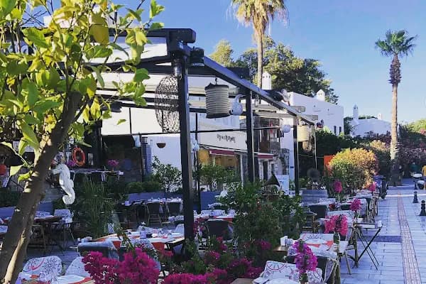 Komodor Marina Balık ve Meze Evi - Balık Restoranı - Muğla Bodrum