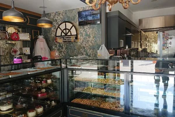 Künefe Dünyası Menderes Usta'nın Yeri - Dondurma dükkanı - Antalya Finike