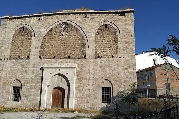 Taşhoron Kilisesi(Surp Yerrortutyun)) - Tarihi Yer - Malatya Akçadağ