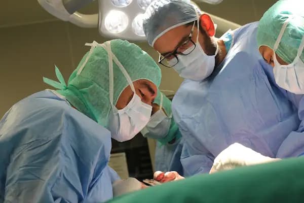 Prof. Dr. Fahri Erdoğan | Diz ve Kalça Protezi Cerrahisi Uzman Doktor - Ortopedi Cerrahı - İstanbul Esenler