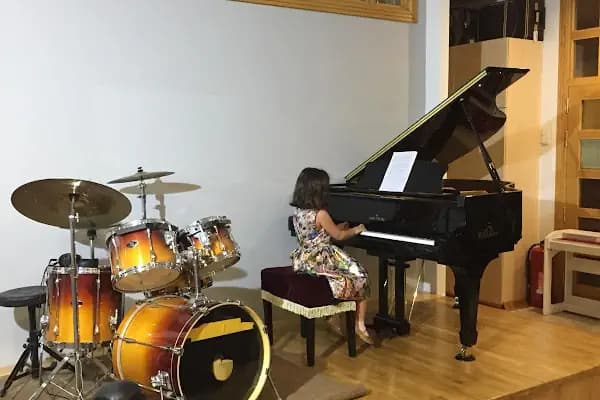 Kuğu Müzik / Özel Konservatuvar - Müzik Okulu - İstanbul Kadıköy