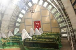 Yediler Türbesi