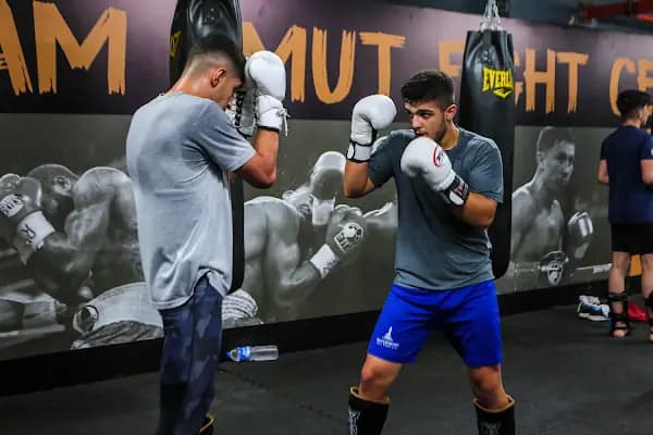 Umut Fight Center - Dövüş Sanatları Okulu - İzmir Bayraklı