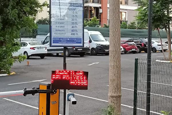 Bağcılar Belediyesi Güneşli Açık Otoparkı - Otopark - İstanbul Beşiktaş