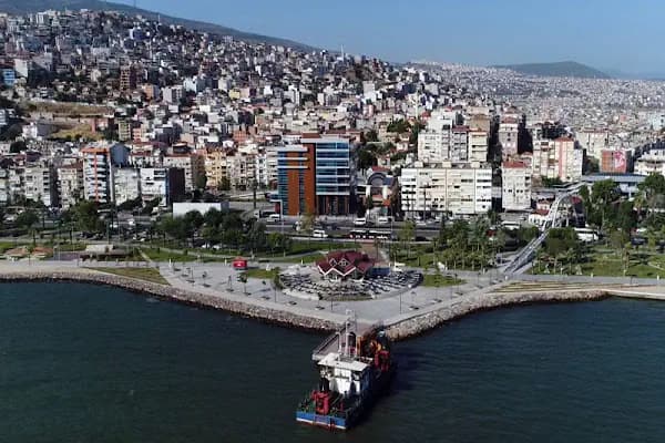 T.C. Bayraklı Belediyesi - Belediye Binası - İzmir Balçova