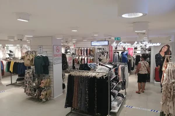 LC WAIKIKI - Giyim mağazası - Antalya Alanya