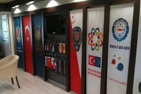 Bayrakçı, Bayrak Ankara, Bayrak imalatı, Bayrak Imalatçısı, Makam bayrağı ankara, logolu bayrak - Üçrenk Bayrak Ve Flama - Bayrak Satış Mağazası - Ankara Yenimahalle