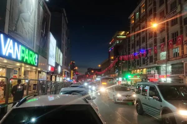 Vanpark Alişveriş Merkezi - İlgi Çekici Yer - Van Gevaş