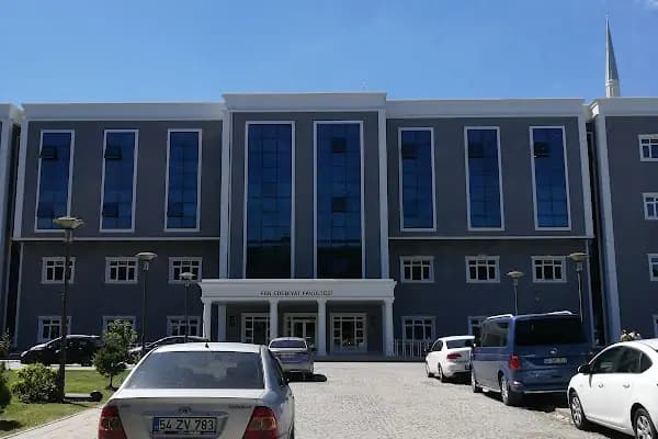 Sakarya Üniversitesi Fen Edebiyat Fakültesi Tarih-Sosyoloji Binası - Devlet Üniversitesi - Sakarya Serdivan