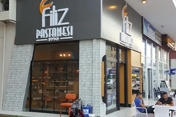 Künefe Dünyası Menderes Usta'nın Yeri - Dondurma dükkanı - Antalya Finike