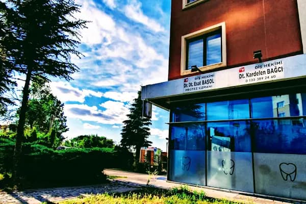 Dr.Dt. Kardelen Bağcı, Gülüş Tasarımı ve İmplant Klinikleri. Dişeti Tedavisi/ Zirkonyum/ Estetik Diş Hekimliği - Diş Kliniği - Ankara Etimesgut