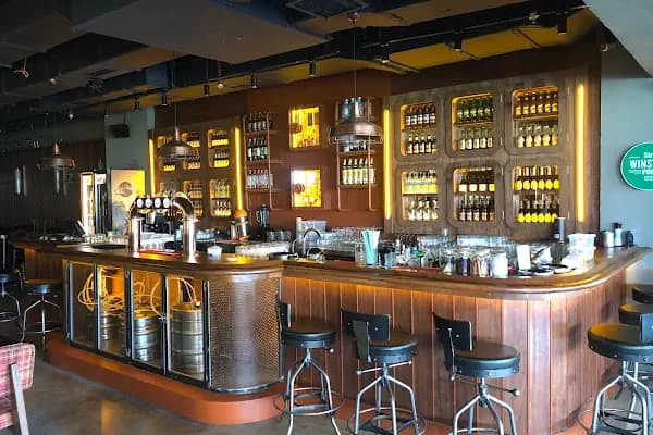Sir Winston Pub Ataşehir Bulvar 216 - Pub - İstanbul Avcılar