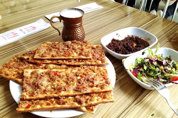 Beyeşrefoğlu etliekmek ve pide salonu - Restoran - Konya Karatay