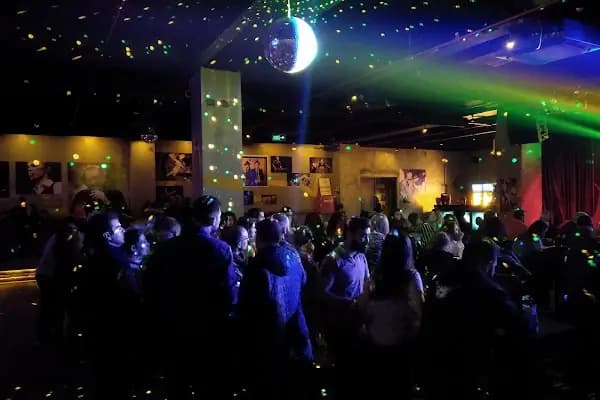 6.45 Kaybedenler Kulübü Bornova ( 6 45 KK Bornova ) - Canlı müzik yapılan mekan - İzmir Bornova