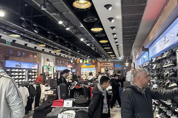IN Street Balıkesir 10 Burda AVM Mağazası - Ayakkabı mağazası - Balıkesir Altıeylül