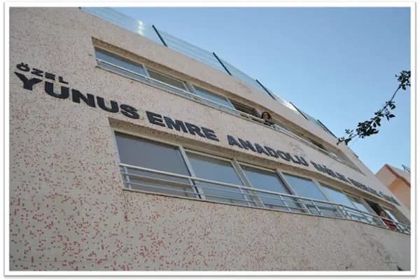 Özel Yunus Emre Anadolu Sağlık Meslek Lisesi - Okul - İzmir Foça
