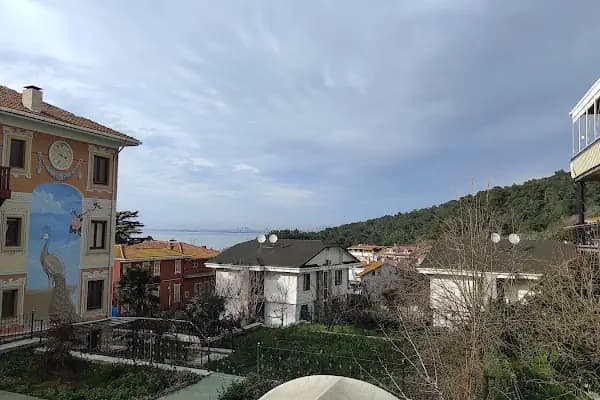 Heybeliada Halk Kütüphanesi - Otobüs Durağı - İstanbul Arnavutköy