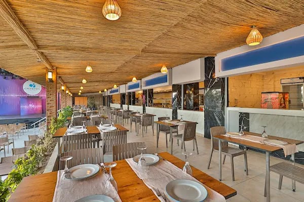 Crystal Land Of Paradise Beach Hotel - Resim 7
