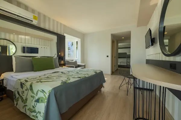 Crystal Land Of Paradise Beach Hotel - Resim 9