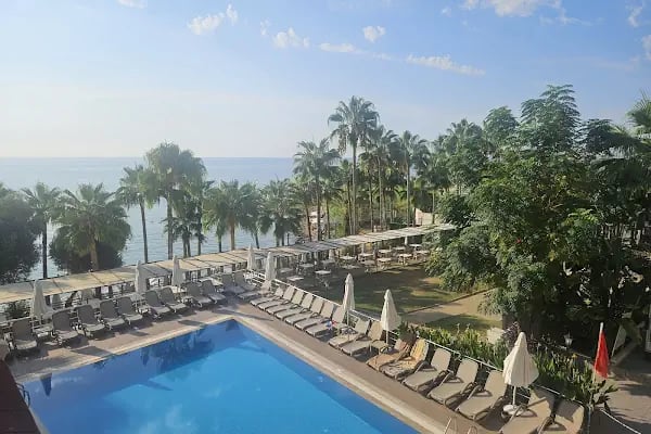 Crystal Land Of Paradise Beach Hotel - Resim 3