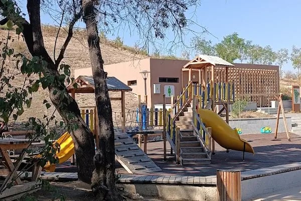 Bademlidere Cumhuriyet Parkı Neşeli Ayaklar - Resim 17