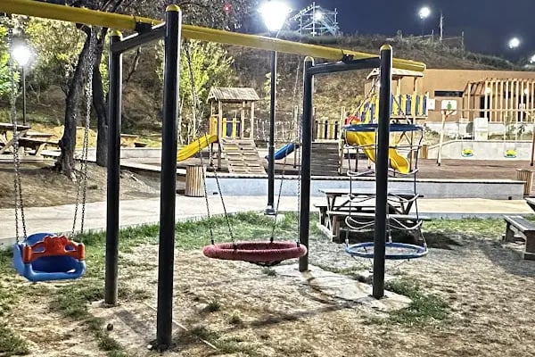 Bademlidere Cumhuriyet Parkı Neşeli Ayaklar - Resim 9