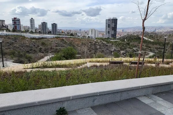 Bademlidere Cumhuriyet Parkı Neşeli Ayaklar - Resim 3