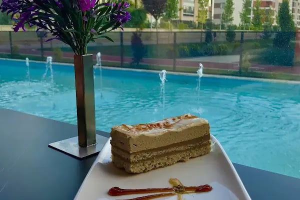 Kafe Karatay Ulubatlı Hasan Parkı - Resim 20