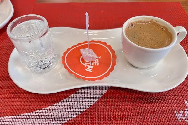 Kafe Karatay Ulubatlı Hasan Parkı - Resim 7
