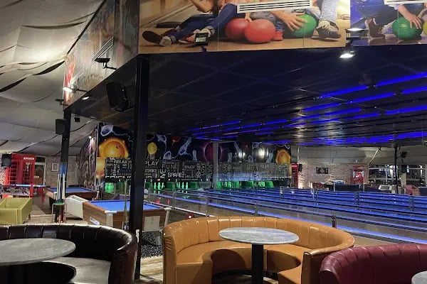 S Bowling Center - Resim 2