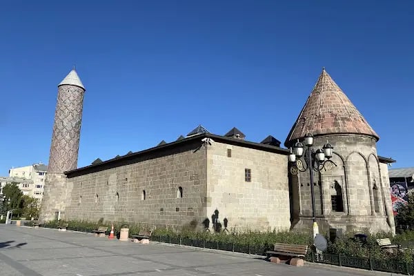 Yakutiye Medresesi - Resim 6