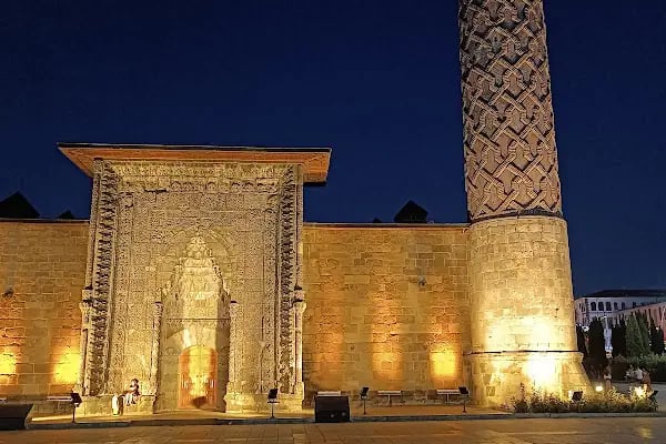 Yakutiye Medresesi - Resim 7
